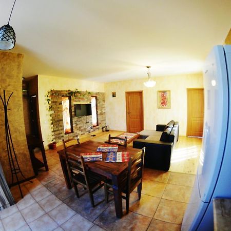 Family Mini-Hotel Martirosyan'S And Tours Jerevan Buitenkant foto