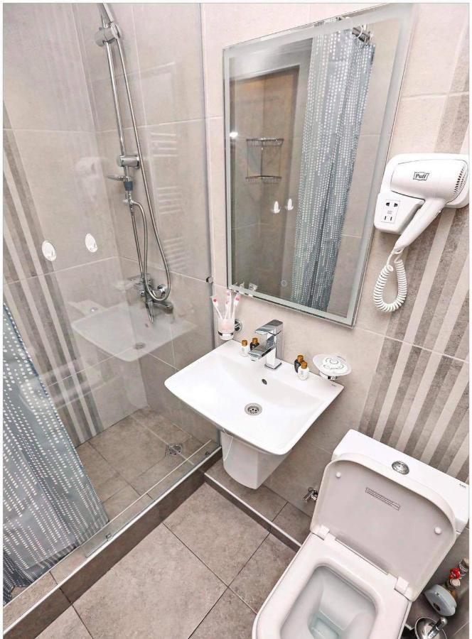 Family Mini-Hotel Martirosyan'S And Tours Jerevan Buitenkant foto