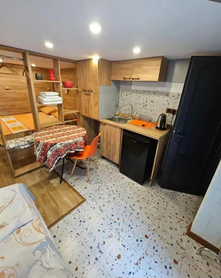 Family Mini-Hotel Martirosyan'S And Tours Jerevan Buitenkant foto