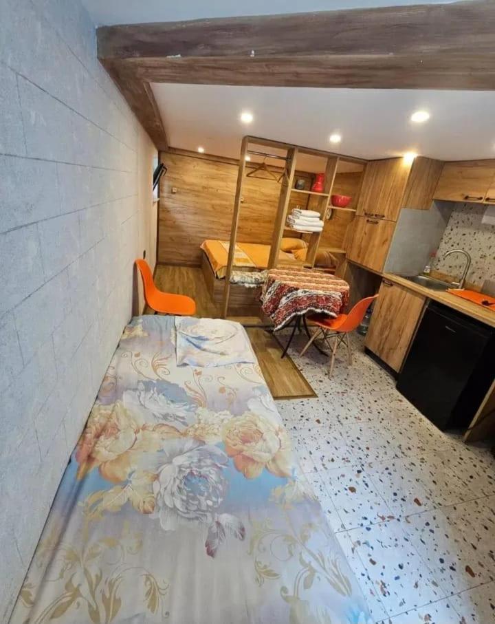 Family Mini-Hotel Martirosyan'S And Tours Jerevan Buitenkant foto