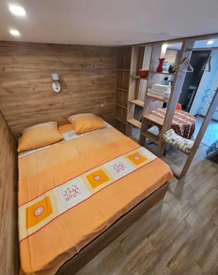 Family Mini-Hotel Martirosyan'S And Tours Jerevan Buitenkant foto