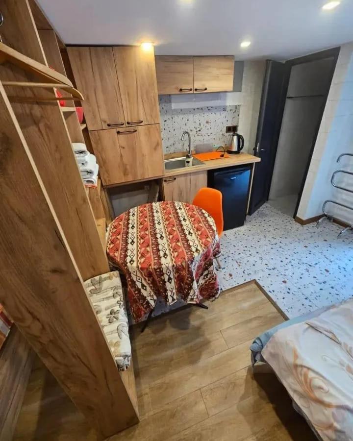 Family Mini-Hotel Martirosyan'S And Tours Jerevan Buitenkant foto