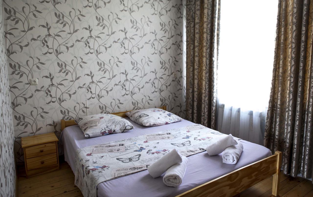 Family Mini-Hotel Martirosyan'S And Tours Jerevan Buitenkant foto