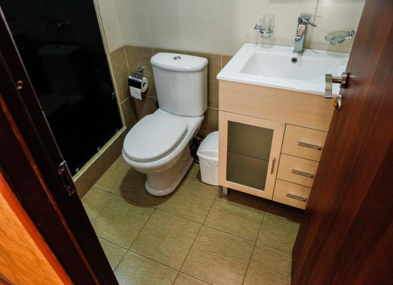 Family Mini-Hotel Martirosyan'S And Tours Jerevan Buitenkant foto
