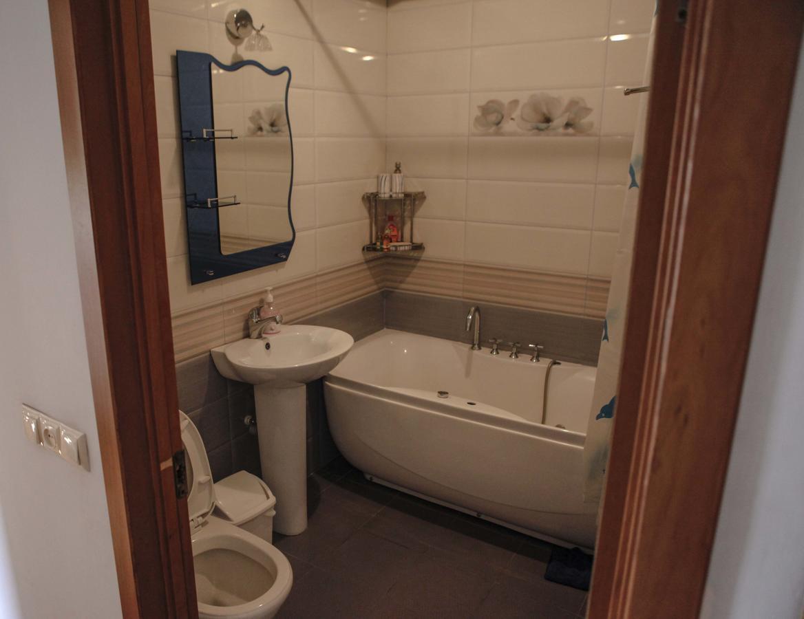 Family Mini-Hotel Martirosyan'S And Tours Jerevan Buitenkant foto