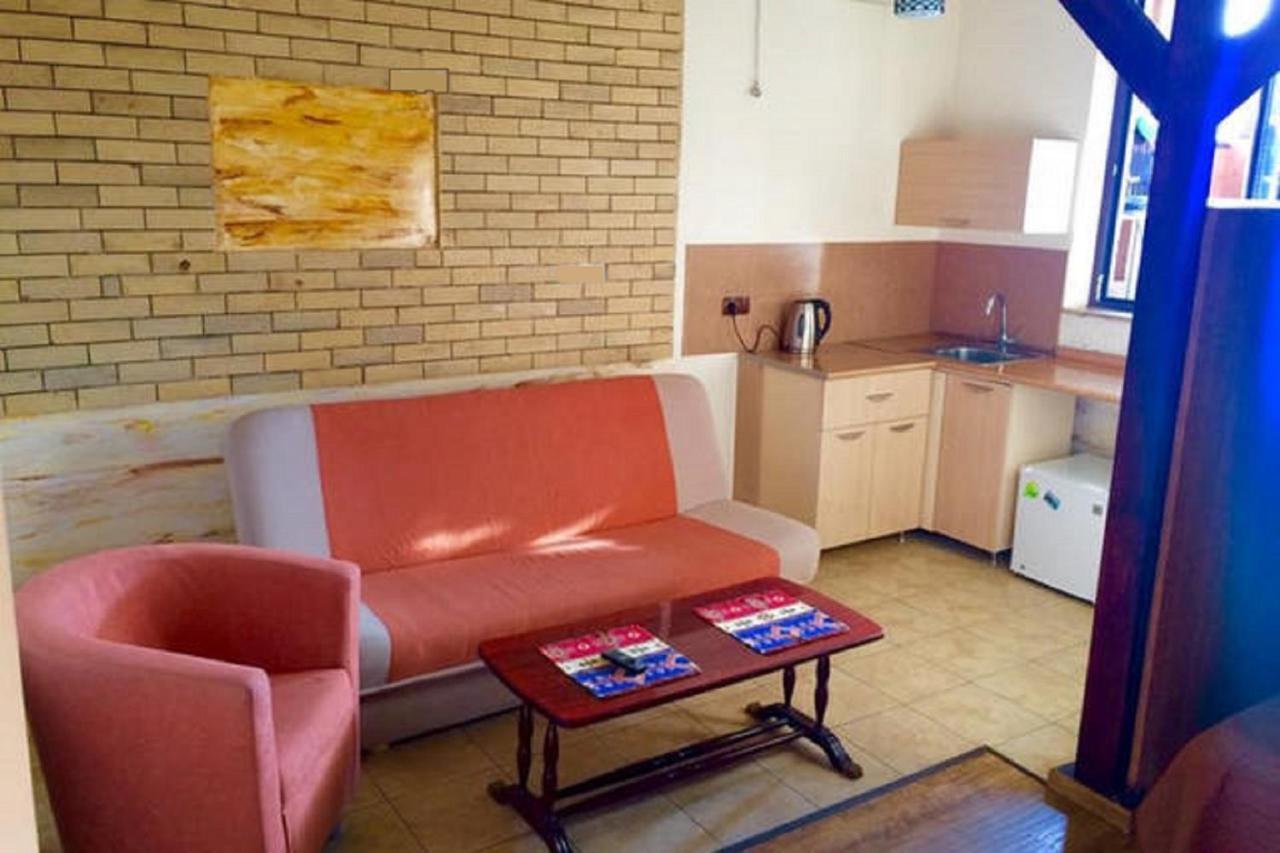 Family Mini-Hotel Martirosyan'S And Tours Jerevan Kamer foto